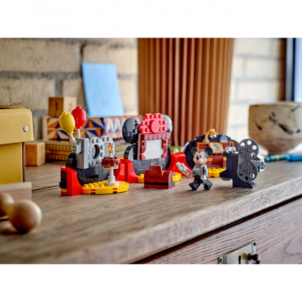 Конструктор LEGO Disney 40600 Празднование 100-летия Дисней в Великом Новгороде