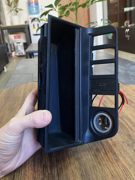 Блок зарядки USB-C 65W для BMW E36 в Великом Новгороде
