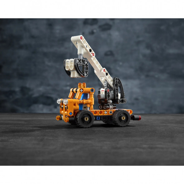 Конструктор LEGO Technic 42088 Ремонтный автокран в Великом Новгороде