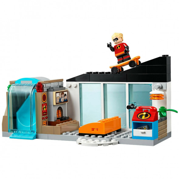 Конструктор LEGO Juniors 10761 Большой побег из дома в Великом Новгороде