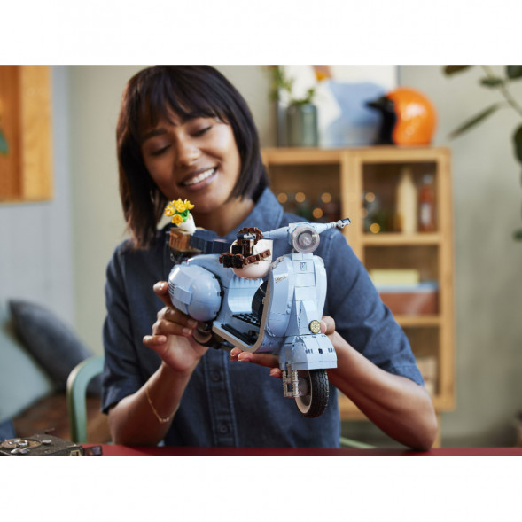 Конструктор LEGO Коллекционные наборы 10298 Vespa 125 в Великом Новгороде