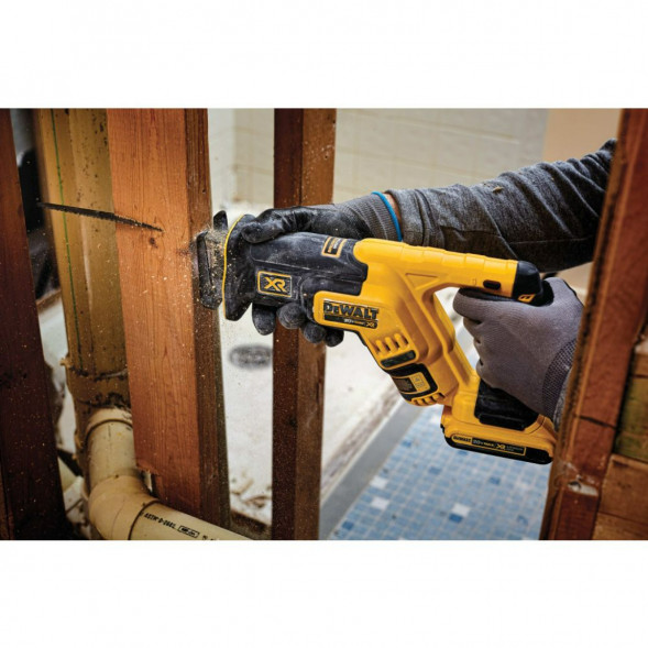 Аккумуляторная сабельная пила DEWALT DCS367P2 с 2 АКБ 5 Ач и ЗУ, в кейсе TSTAK в Великом Новгороде