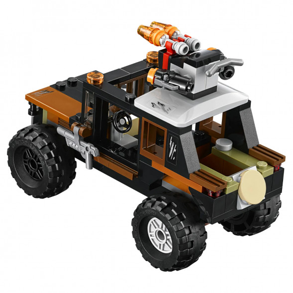 Конструктор LEGO Super Heroes 76050 Опасное ограбление в Великом Новгороде