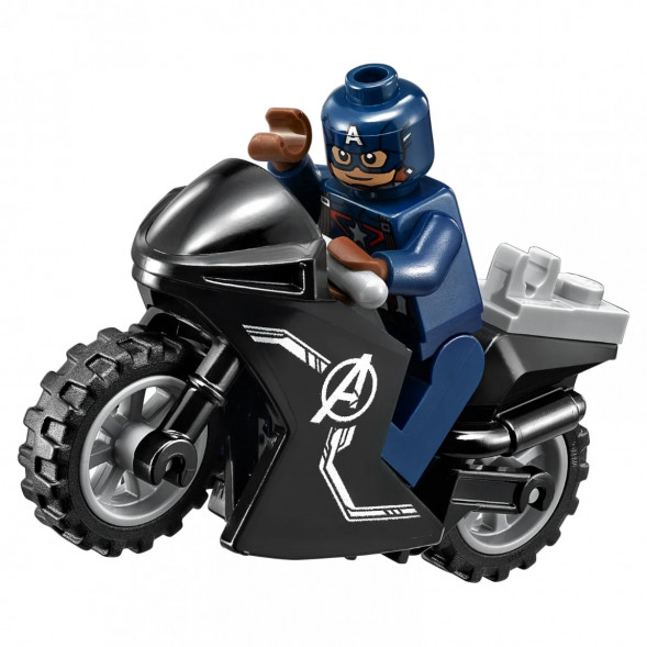 Конструктор LEGO Super Heroes 76032 Погоня на Квинджете Мстителей в Великом Новгороде
