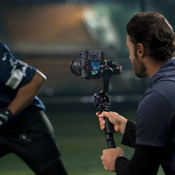 Стабилизатор DJI Ronin RS 4 Combo  в Великом Новгороде